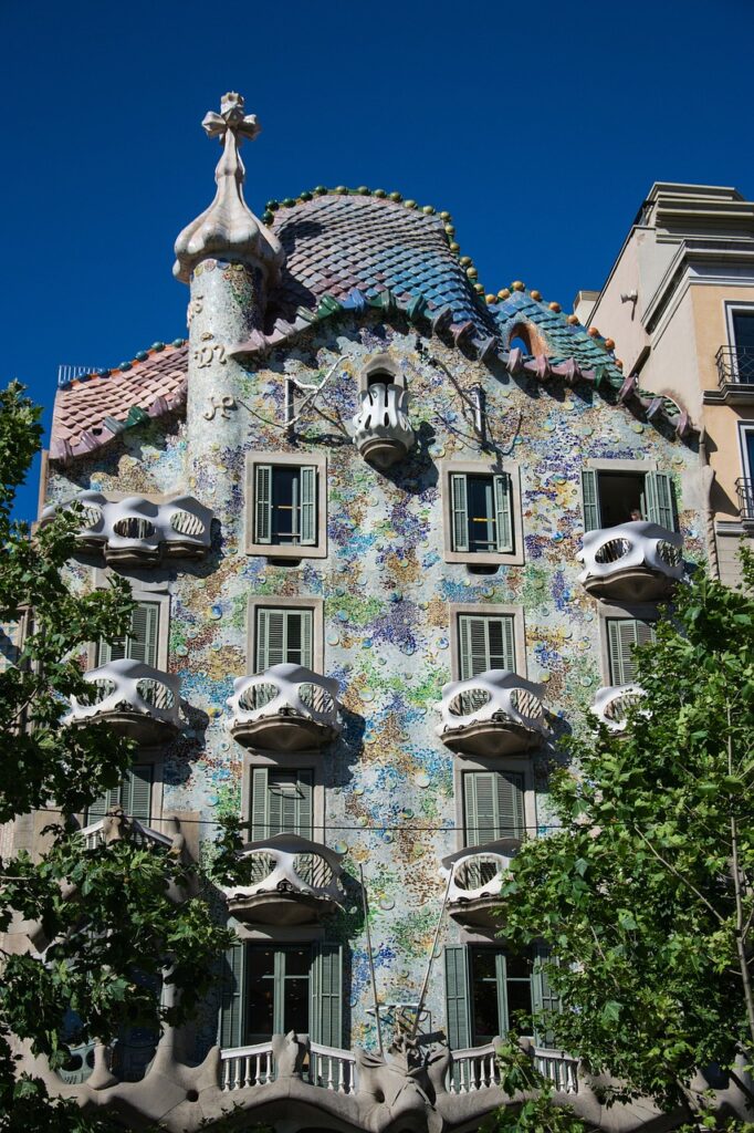 Barcelona Gaudí architecture tour