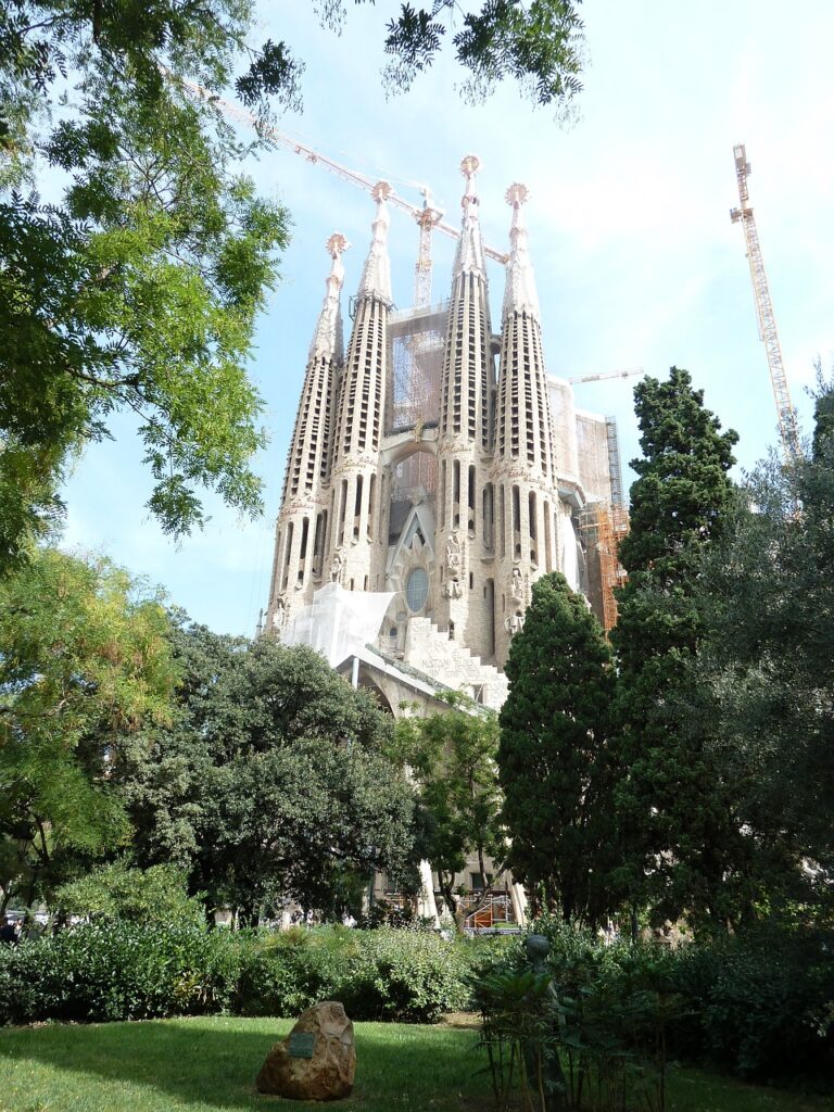 Barcelona Gaudí architecture tour